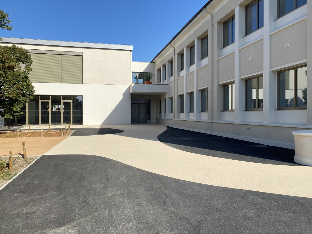 Cour intérieure de l'école pasteur